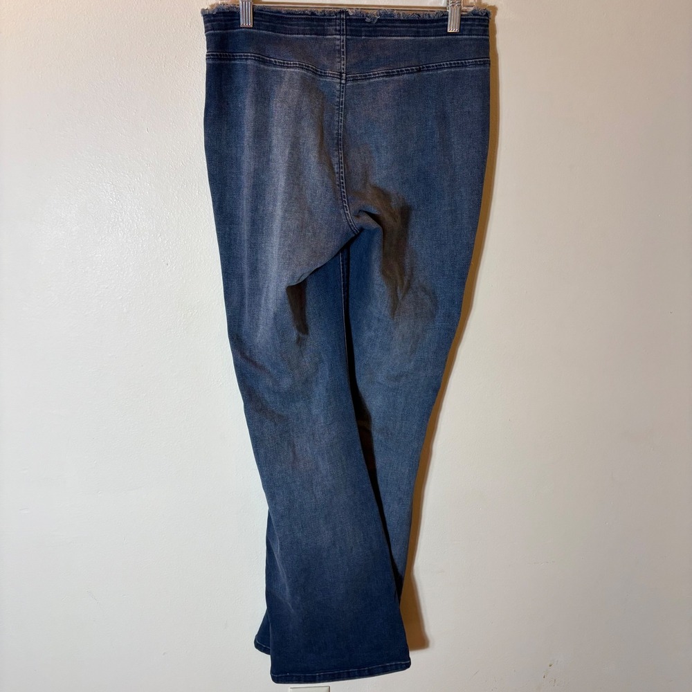 BDG Urban Outfitters Ruched Dipped V Flare Jeans Size 30 Dark Wash Blue - Picture 5 of 9